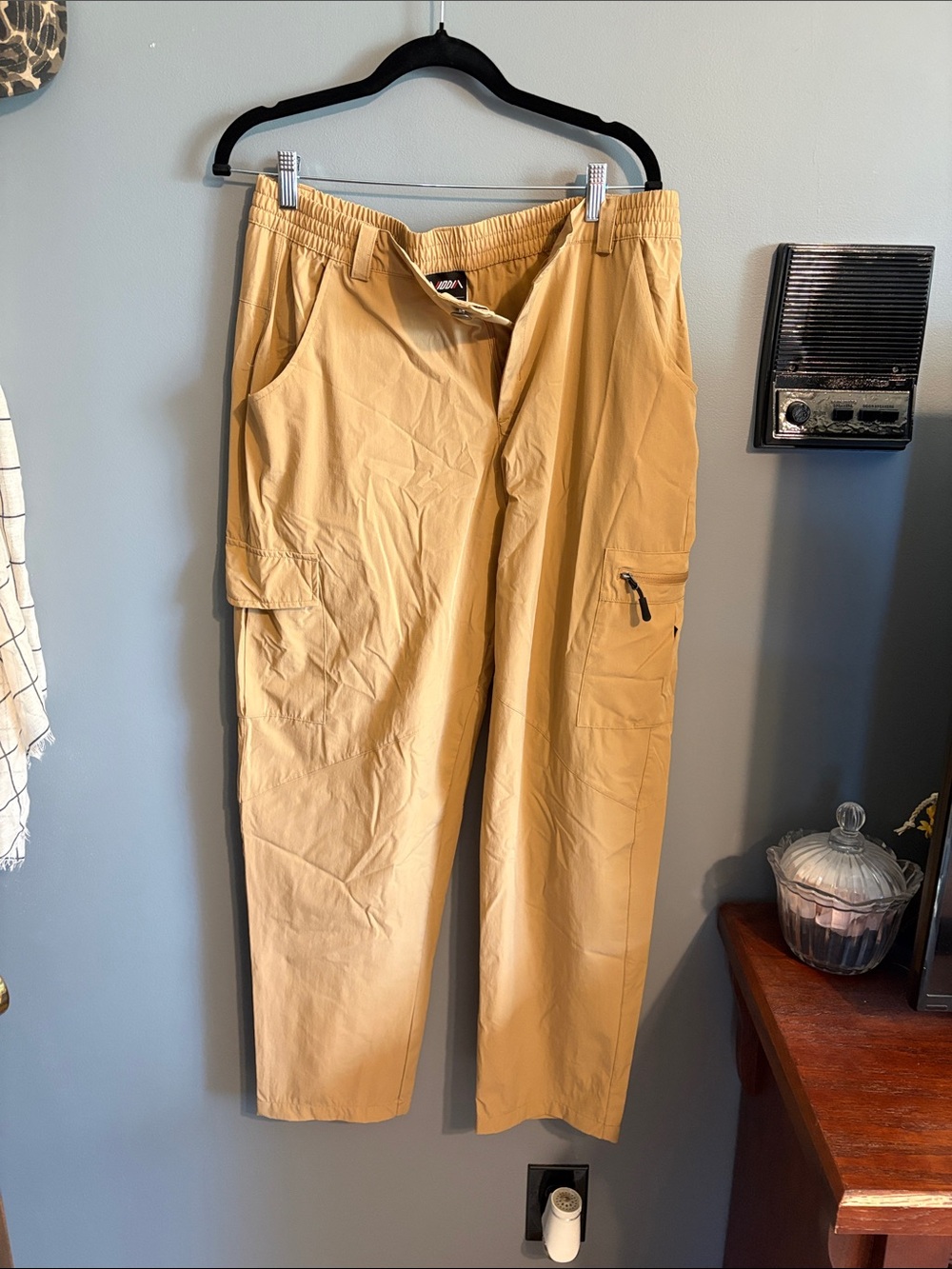 Women’s Lightweight Cargo Pants in Tan